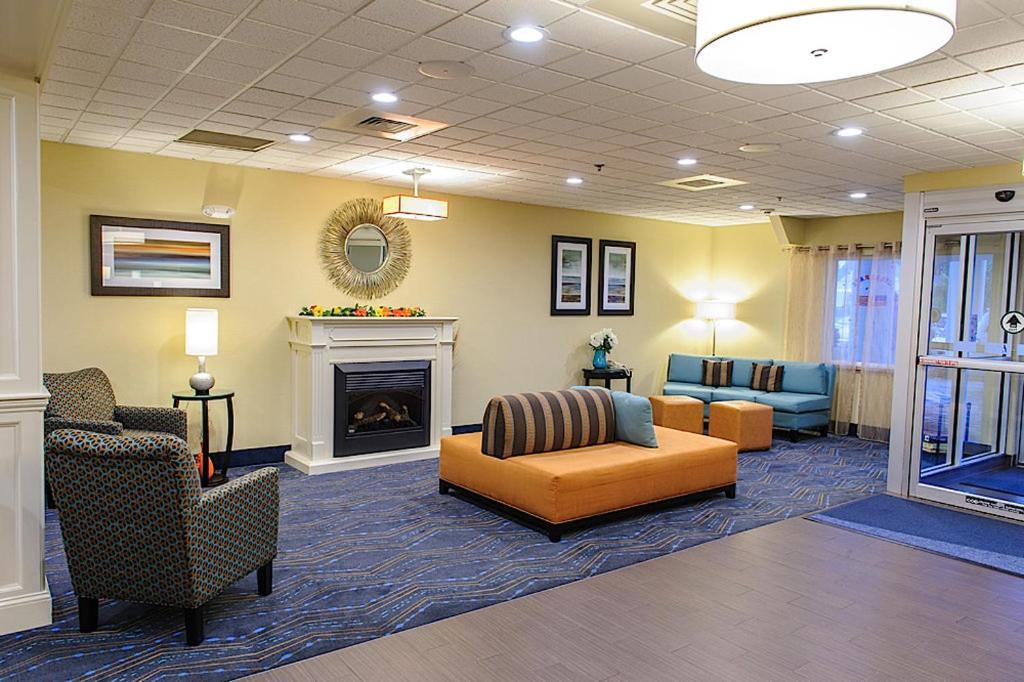 Holiday Inn Express - Ludlow - Chicopee Area By Ihg Экстерьер фото