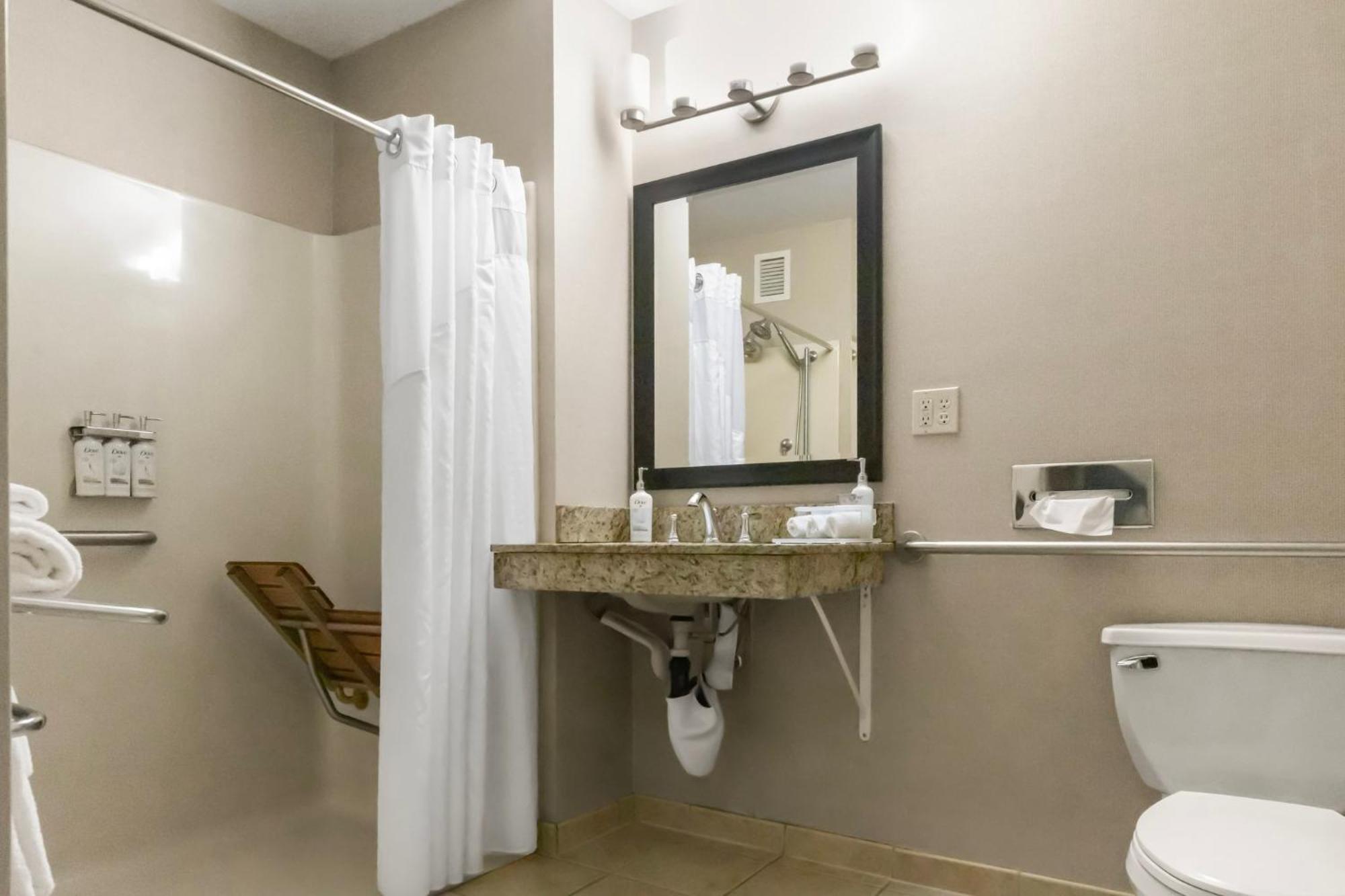 Holiday Inn Express - Ludlow - Chicopee Area By Ihg Экстерьер фото