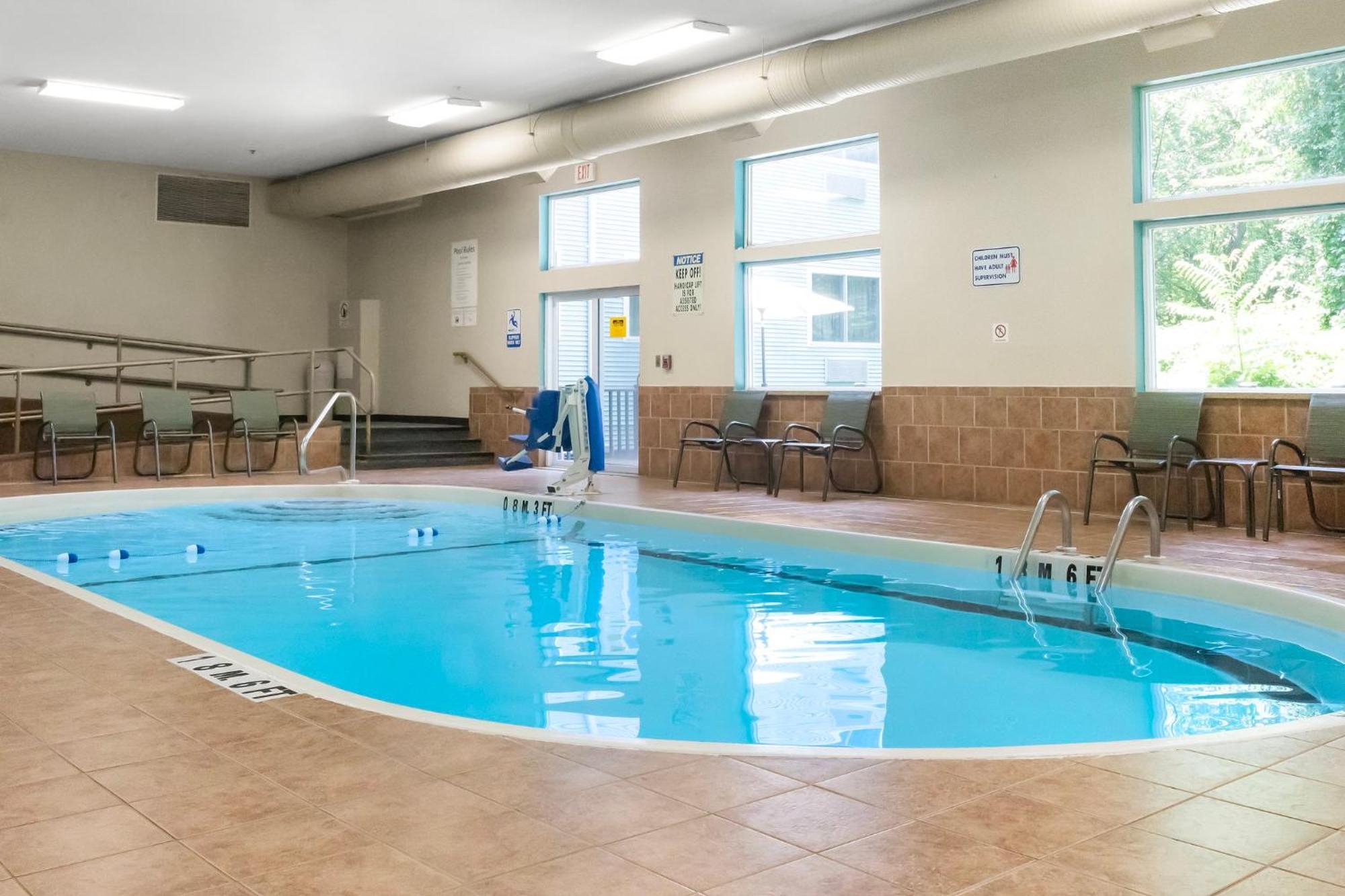 Holiday Inn Express - Ludlow - Chicopee Area By Ihg Экстерьер фото