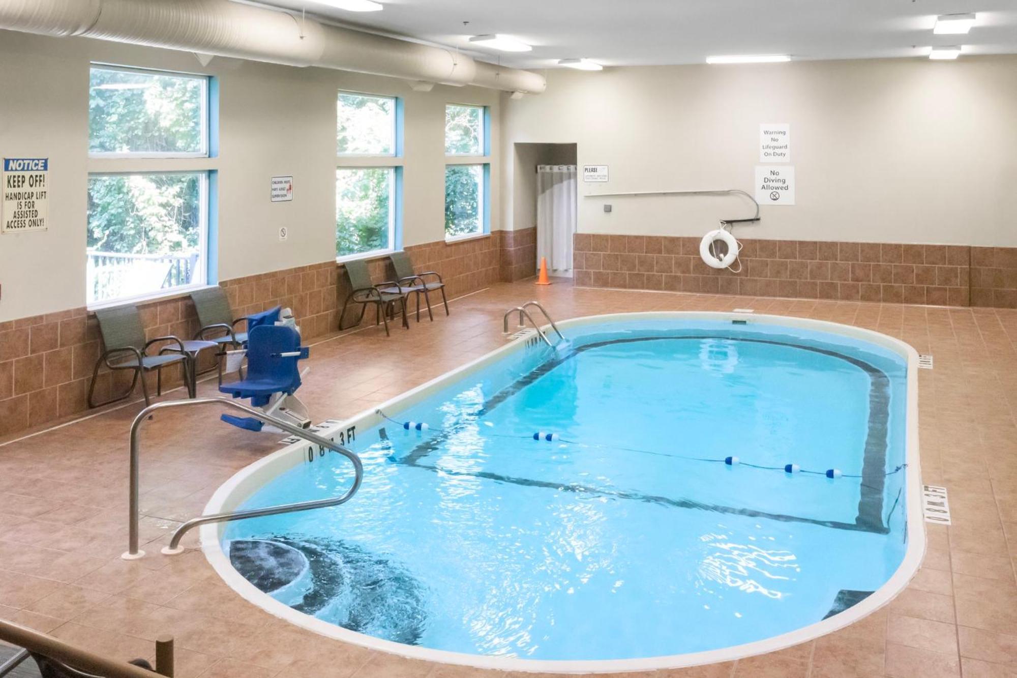 Holiday Inn Express - Ludlow - Chicopee Area By Ihg Экстерьер фото