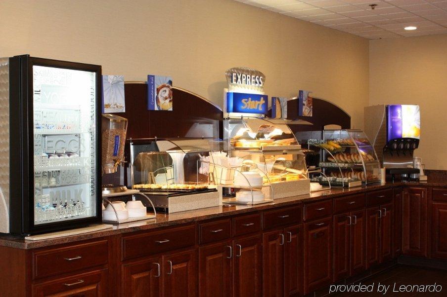 Holiday Inn Express - Ludlow - Chicopee Area By Ihg Экстерьер фото